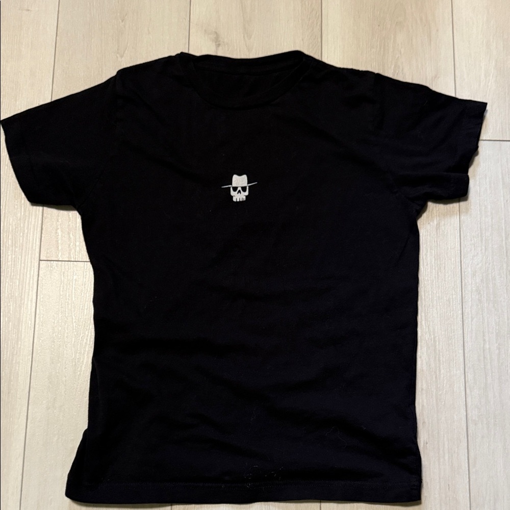 Black Skull Graphic Boys  T-Shirt (No size tag) approx boys 10-11